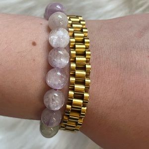 Link bracelet gold tone stainless steel new without tags. 7”